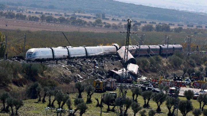Ισπανία: Στους 68 οι νεκροί από τη σιδηροδρομική τραγωδία – Γιατί ξεκίνησε ξανά το τρένο παρά τον κόκκινο σηματοδότη