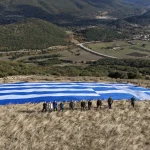Καλπάκι: Η μεγάλη ελληνική σημαία υψώθηκε στον Προφήτη Ηλία για την 28η Οκτωβρίου