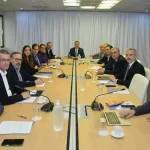 ΚΕΔΕ: Χρηματοδοτικό κενό 2,5 δισ. ευρώ στους Δήμους – Στο τραπέζι ενέργεια, ΔΕΥΑ και τέλος ταφής