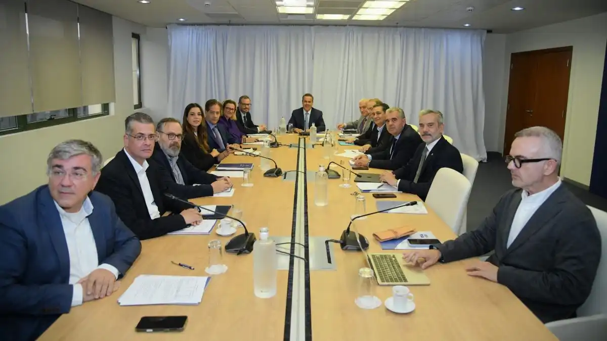 ΚΕΔΕ: Χρηματοδοτικό κενό 2,5 δισ. ευρώ στους Δήμους – Στο τραπέζι ενέργεια, ΔΕΥΑ και τέλος ταφής