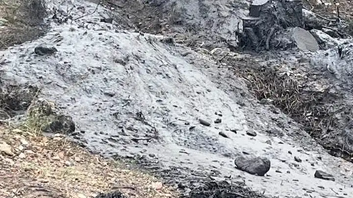 Οι πρώτες βροχές έφεραν τα φερτά υλικά από την καμένη Τραπεζίτσα μέχρι την Κόνιτσα