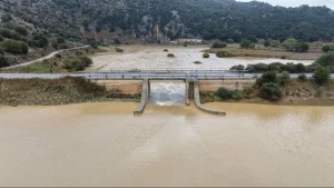Κρήτη: Στο έλεος της κακοκαιρίας ξανά – Υπερχείλισε χείμαρρος στα Ζωνιανά, 112 για τον Μυλοπόταμο (video)