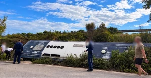 Ιόνια Οδός: Λεωφορείο του Πολεμικού Ναυτικού έπεσε σε αρδευτικό αύλακα στη Βλαχέρνα