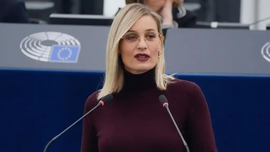 Τι απαντά η Ελεονώρα Μελέτη για τη δήλωση περί εργοδοτών που «εκβιάζονται από αντιεπαγγελματίες εργαζόμενους» (βίντεο)