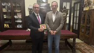 Τουρισμός, πολιτισμός και εκπαίδευση στην ατζέντα της συνάντησης Μπέγκα με τον πρέσβη του Αζερμπαϊτζάν