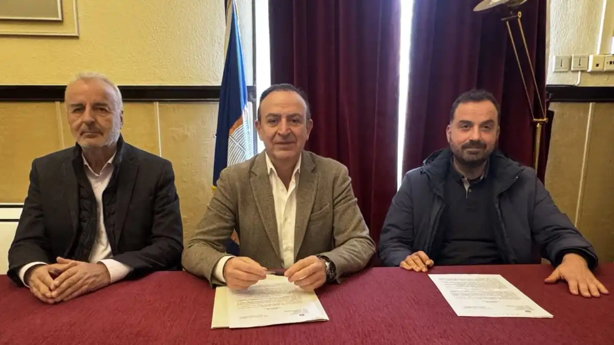 Δήμος Ιωαννιτών: Υπογράφηκε η σύμβαση για νέο γήπεδο 5×5 στην Κρανούλα – Έργο 100.000 ευρώ