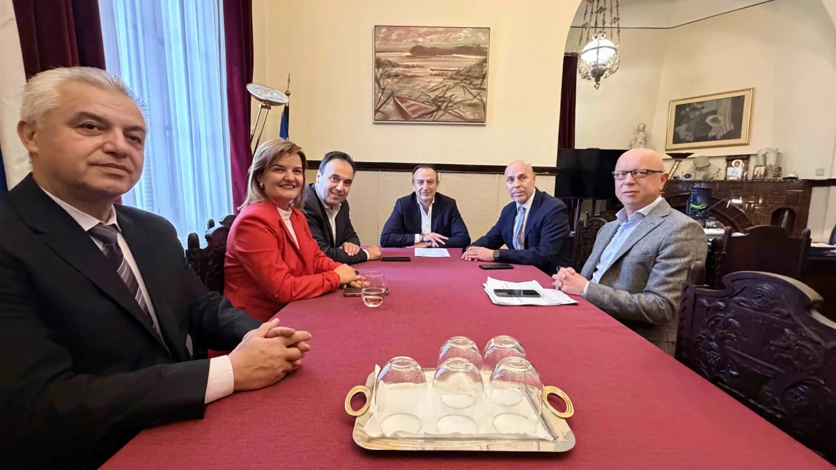 Μπέγκας – Παπαστεργίου: Στο τραπέζι ασφαλτοστρώσεις, «έξυπνο» Δημαρχείο και ψηφιακά έργα