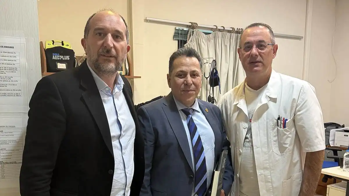Παραμυθιά: Δωρεά ασθενοφόρου στο ΕΚΑΒ από τον Στυλιανό Κώτση