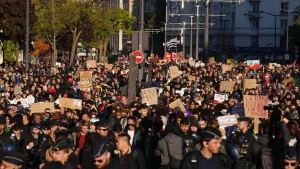 Γαλλία – Γερμανία: Χιλιάδες στους δρόμους, επεισόδια και 422 συλλήψεις