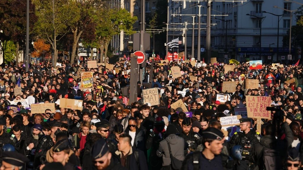 Γαλλία – Γερμανία: Χιλιάδες στους δρόμους, επεισόδια και 422 συλλήψεις