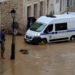 Τραγωδία στη Ρόδο: Νεκρός 25χρονος που παρασύρθηκε με το αυτοκίνητό του στη θάλασσα από την κακοκαιρία (βίντεο)