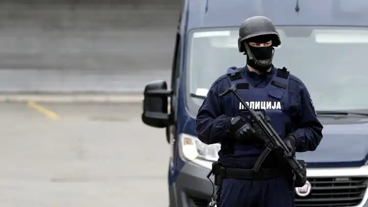 Σερβία: Επίθεση με μαχαίρια σε αστυνομικό έξω από την πρεσβεία του Ισραήλ – Νεκρός ο δράστης