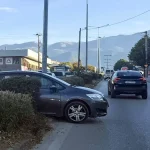 Ιωάννινα: Παρκαρισμένο αυτοκίνητο χωρίς χειρόφρενο, κύλησε στη Δωδώνης και συγκρούστηκε με διερχόμενο όχημα