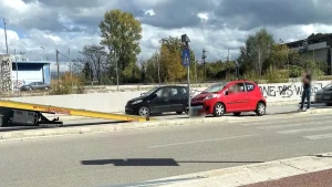 Ιωάννινα: Τροχαίο με δύο αυτοκίνητα στη Σταύρου Νιάρχου – Στο νοσοκομείο οι εμπλεκόμενοι