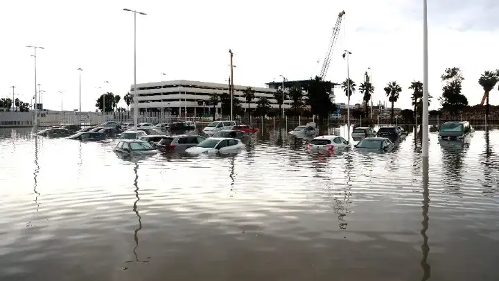 Ισπανία: Φονικές πλημμύρες και κόκκινος συναγερμός – Μία γυναίκα νεκρή