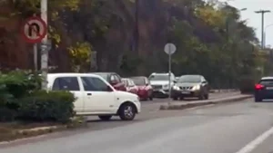 Ιωάννινα: Παράνομος και επικίνδυνος ελιγμός μπροστά στο «Χατζηκώστα» (βίντεο)