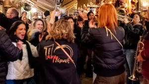 Οι Χοροτέχνες πλημμύρισαν με μουσικές το ιστορικό κέντρο των Ιωαννίνων