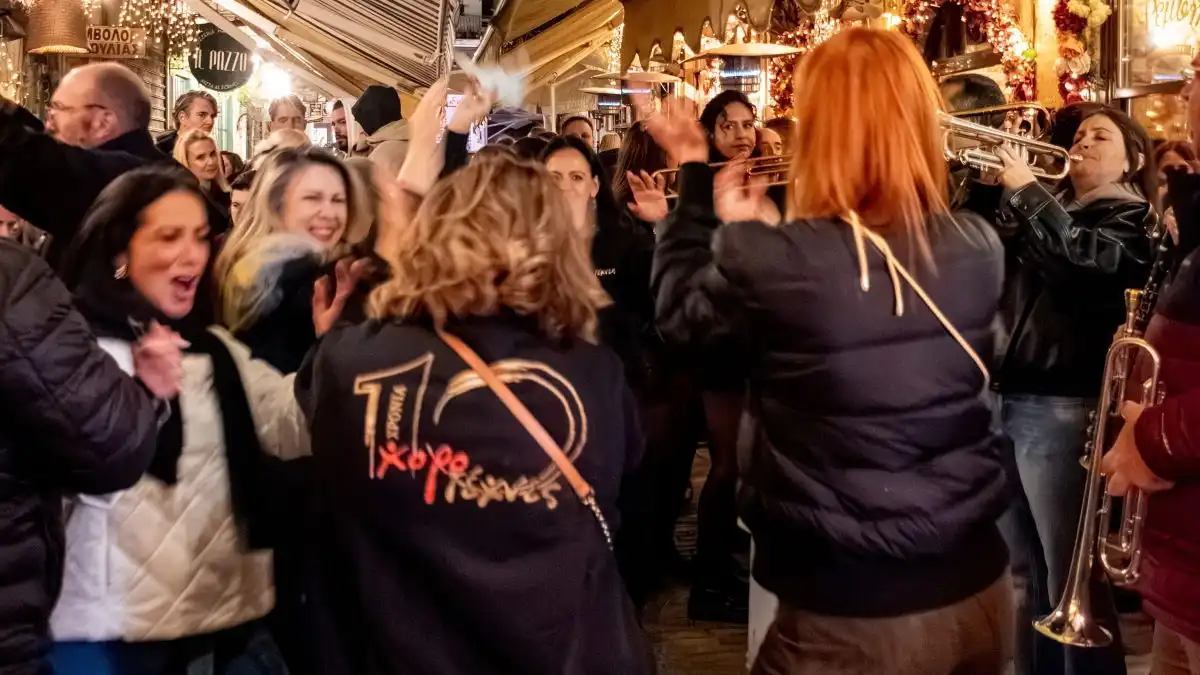 Οι Χοροτέχνες πλημμύρισαν με μουσικές το ιστορικό κέντρο των Ιωαννίνων