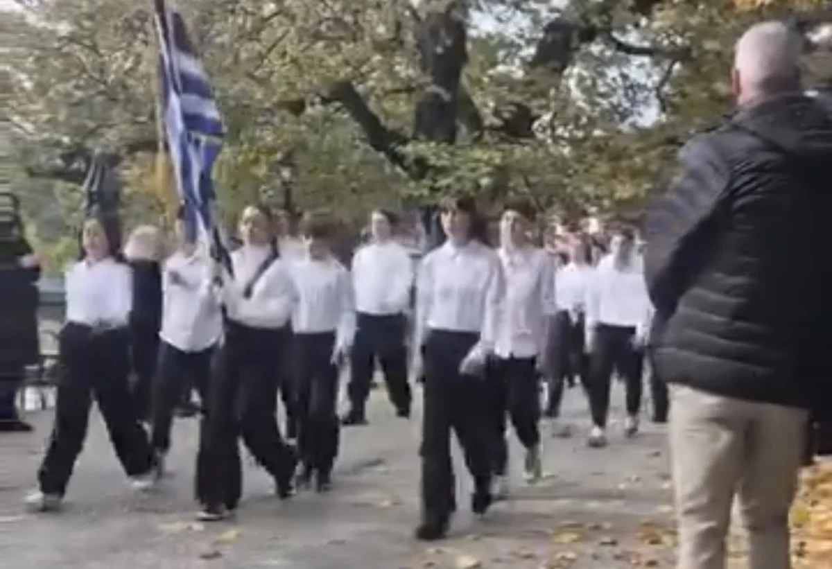 Χρυσοβίτσα: Με περηφάνια παρέλασαν οι μαθητές του Δημοτικού, του Γυμνασίου και του Λυκείου για την 28η Οκτωβρίου