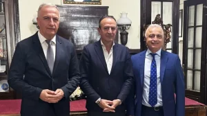 Δήμος Ιωαννιτών: Αιθαλομίχλη, διεθνείς πτήσεις και καινοτομία στην ατζέντα με τους υφυπουργούς Ανάπτυξης