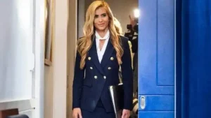 Λευκός Οίκος: Η νέα εκπρόσωπος Τύπου δήλωνε δικηγόρος, αλλά δεν είχε περάσει τις εξετάσεις (βίντεο)