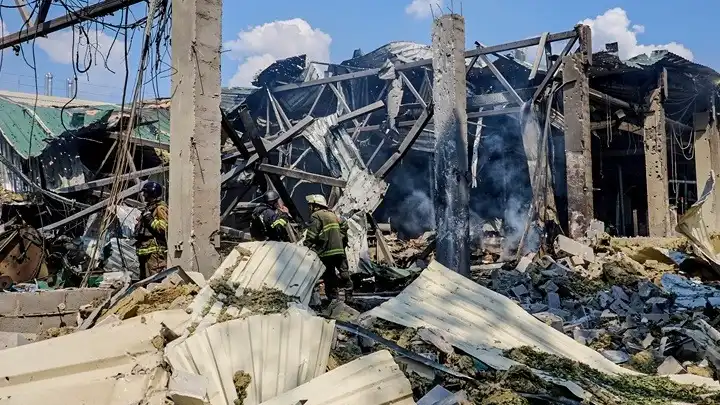 Πόλεμος στην Ουκρανία: Μαζική επίθεση με drones προς τη Μόσχα – Ρωσικό πλήγμα σε γέφυρα στη Ζαπορίζια